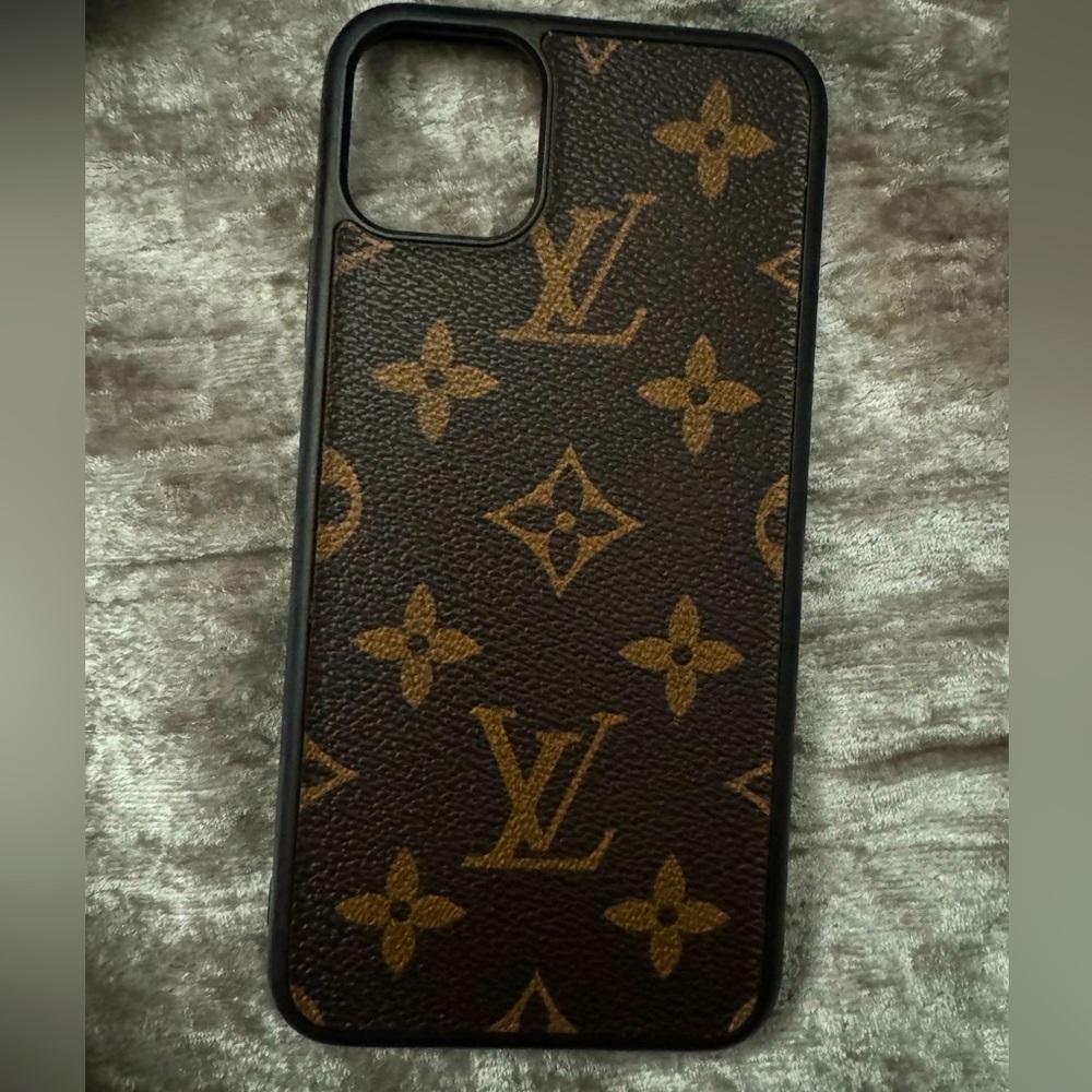 11 pro max LV PHONE CASE